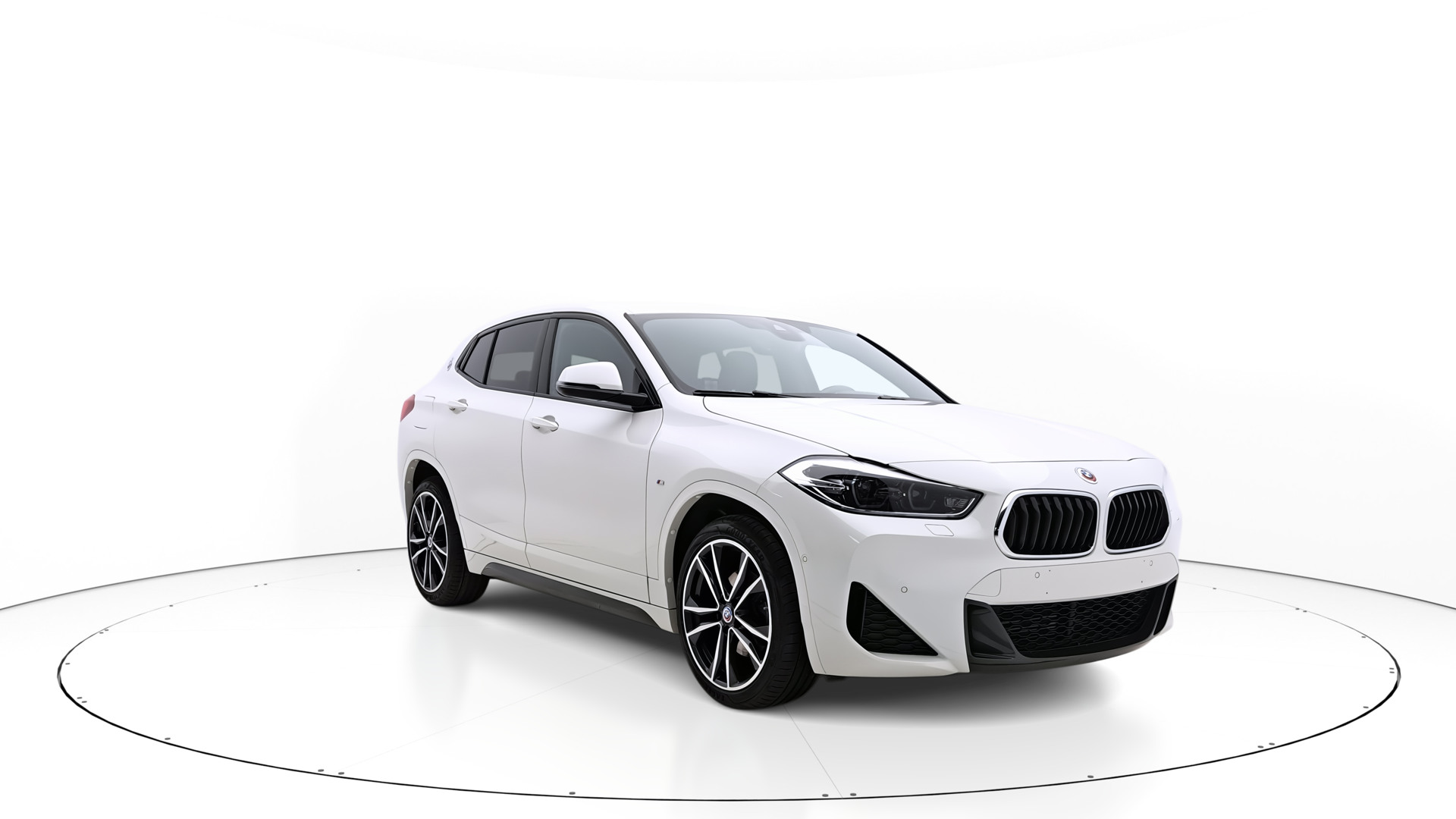 BMW X2 Widok auta przedni prawy bok kąt 320 stopni